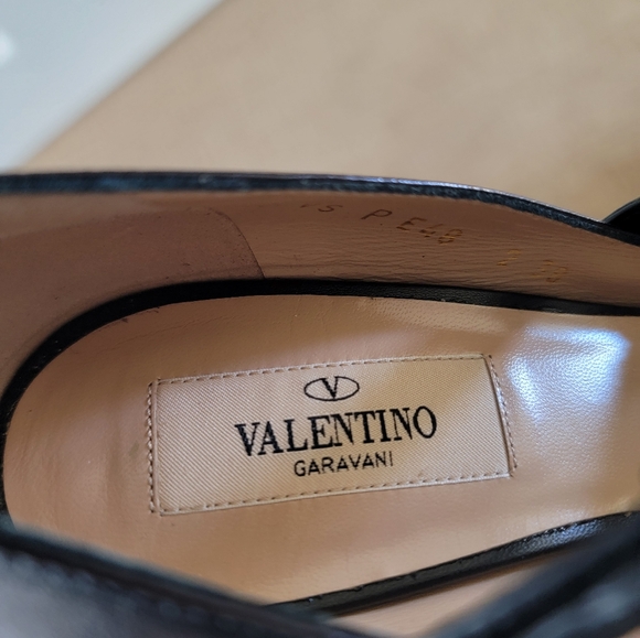 Valentino Garavani Rockstud Studwrap Heel Pumps in Black, Size 38 - Picture 10 of 11